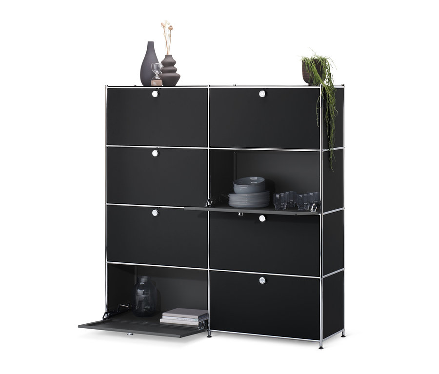 Schwarzes Highboard »CN3« mit 8 Klappen.