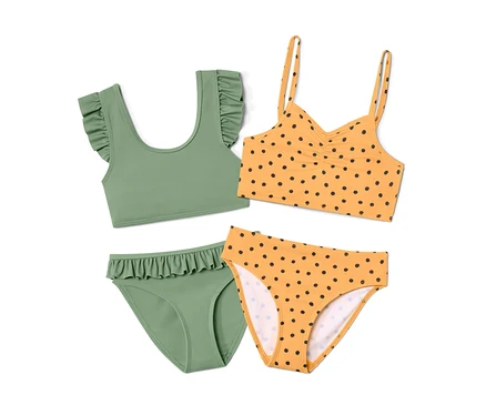 Ein grün- und gelb-orangefarbenes Kleinkind-Bikini-Set, 4-teilig, liegt auf einem weißen Hintergrund.