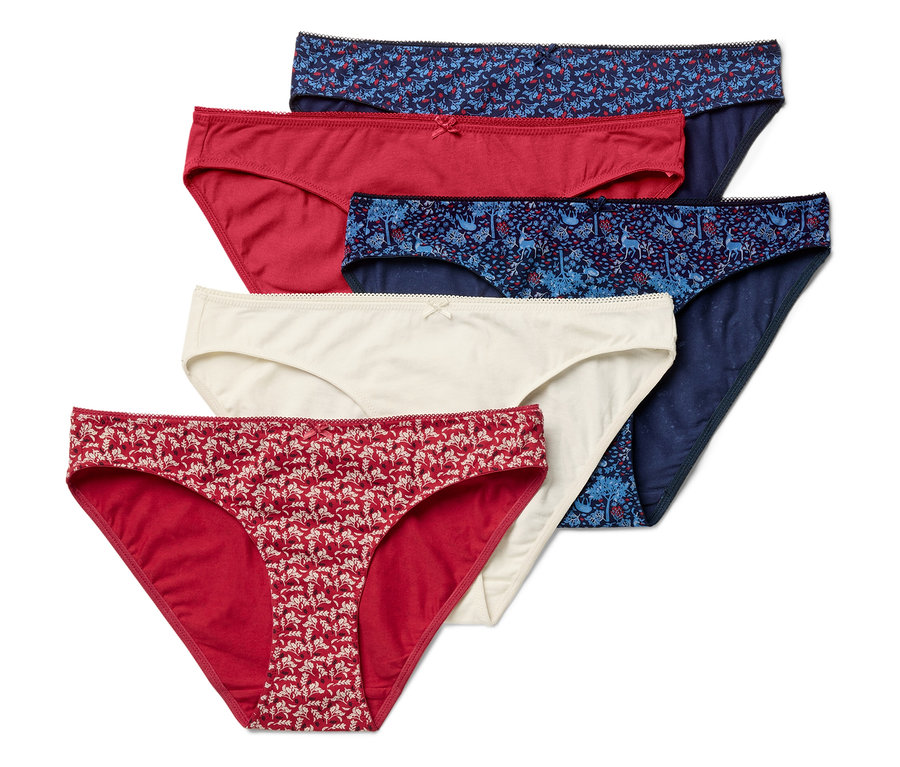 Fünf Damen Slips in verschiedenen Farben und Mustern liegen übereinander.