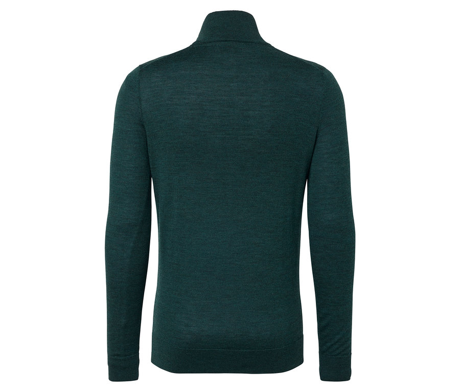 Rückansicht eines dunkelgrünen Rollkragenpullovers.