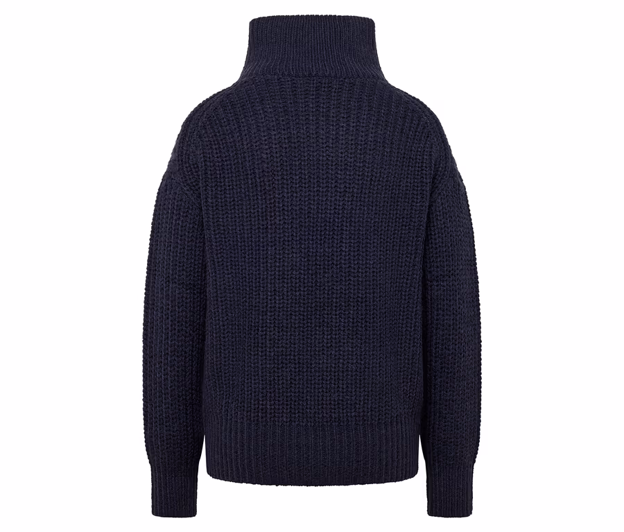 Detailansicht von hinten eines dunkelblauen Strickrollkragenpullovers.