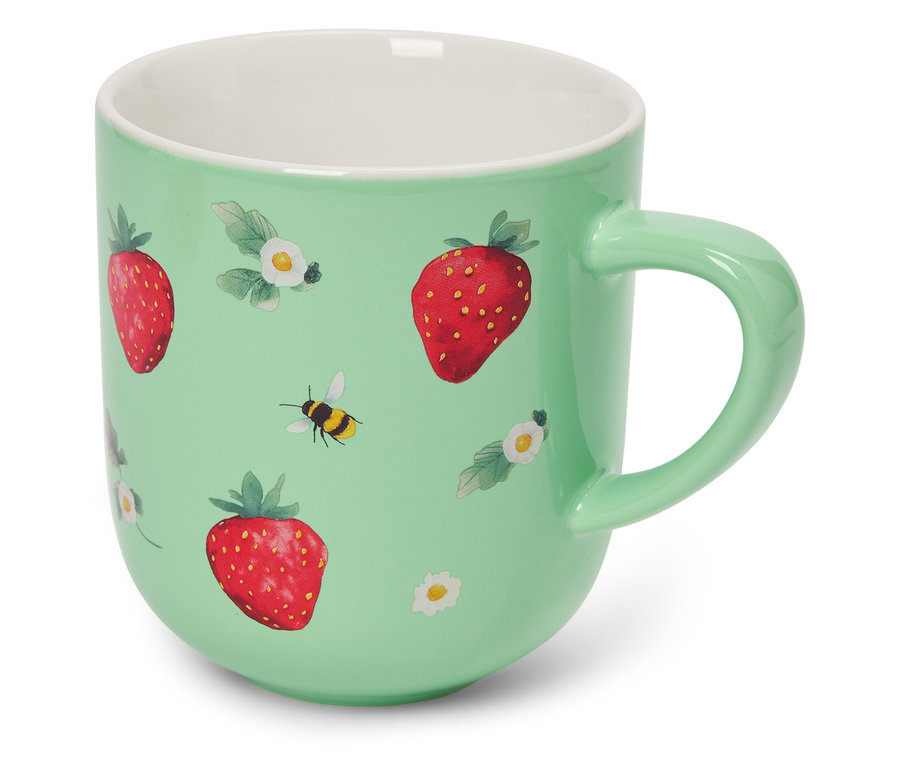 Hellgrüne Tasse mit Erdbeeren und Bienen.