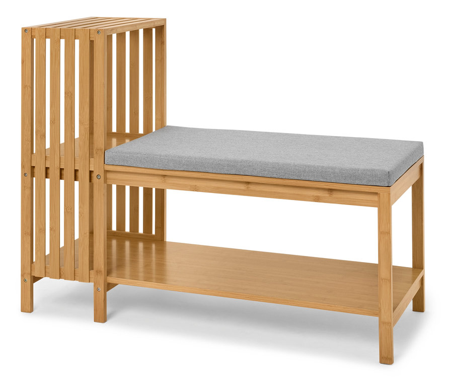 Helle Holzmöbel mit Regal und Sitzbank mit grauem Kissen.