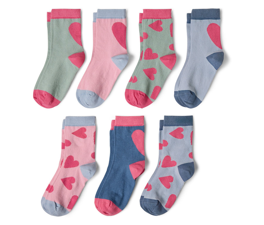Mehrfarbige Socken mit Herzmuster.