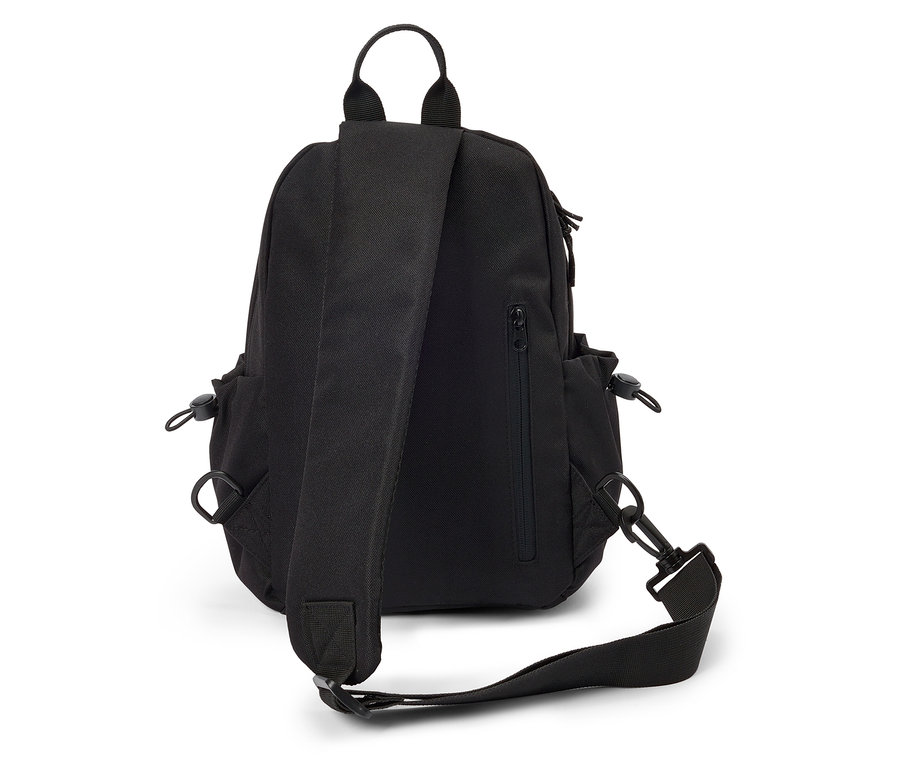 Rückansicht eines schwarzen Rucksacks mit einem einzelnen Schultergurt.