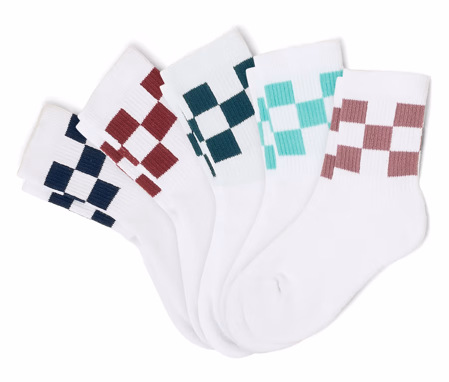 Fünf weiße Socken mit Schachbrettmuster in Marineblau, Burgunderrot, Dunkelgrün, Türkis und Lila liegen nebeneinander.