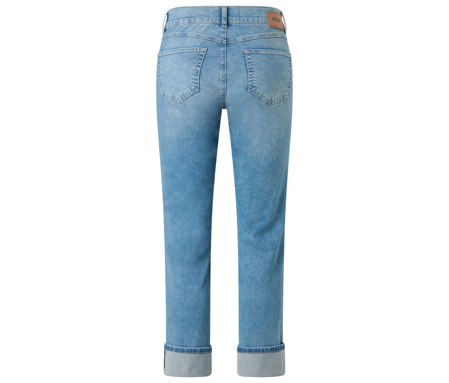 Helle Jeanshose mit umgeschlagenem Saum, von hinten fotografiert.