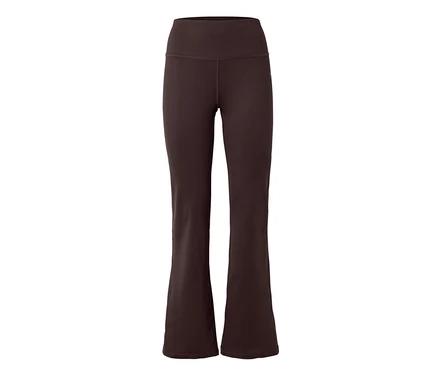 Braune, ausgestellte Hose mit hohem Bund vor weißem Hintergrund.