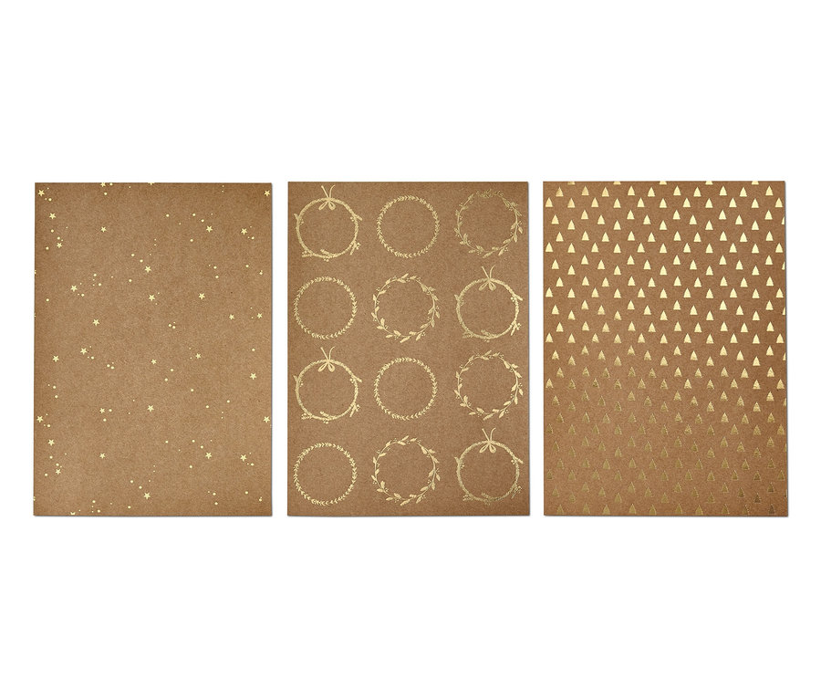 Kraftpapier-Set mit Stern-, Kranz- und Dreiecksmustern.