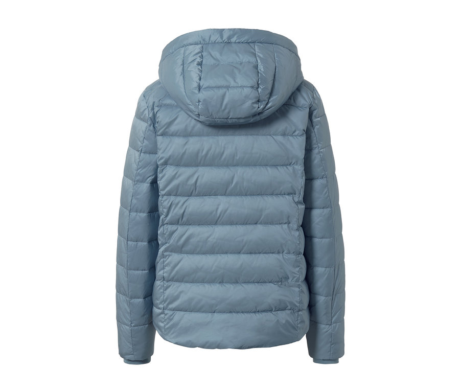 Detailansicht der Rückseite einer Steppjacke mit Kapuze.