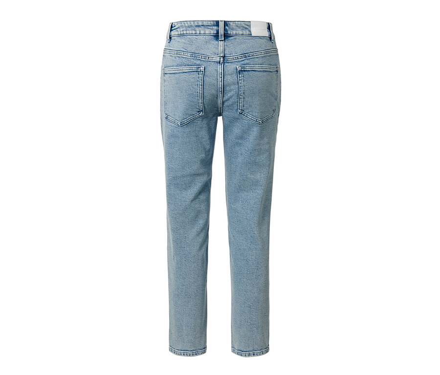 Rückansicht einer blauen Modern Jeans – Fit »Ava«.