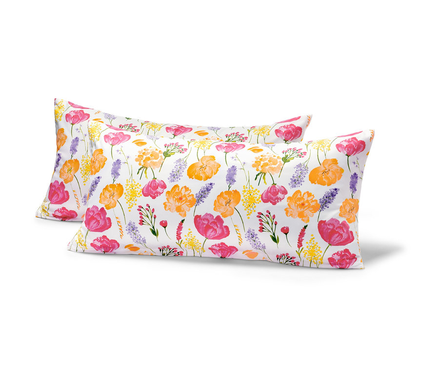 Zwei Microfaser-Kopfkissenbezüge mit Blumenmuster.