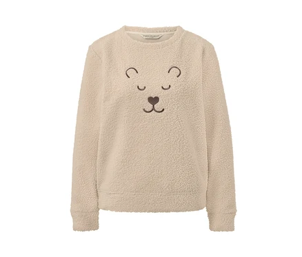 Ein beiger Kuschel-Sweater mit einem Bärengesicht.