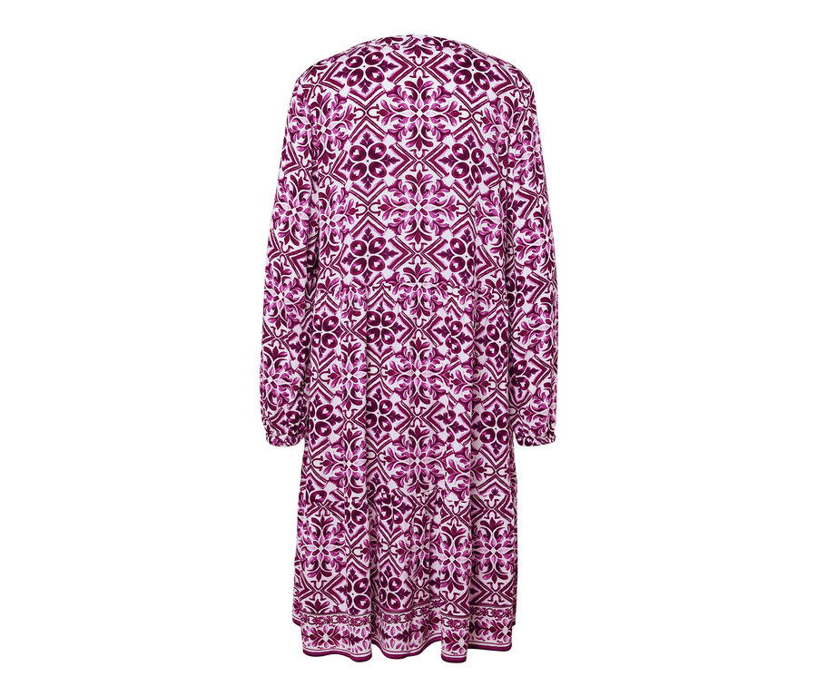 Rückansicht eines bedruckten Webkleids.