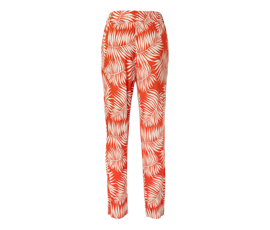 Orangefarbene Jerseyhose mit Blattdruck.