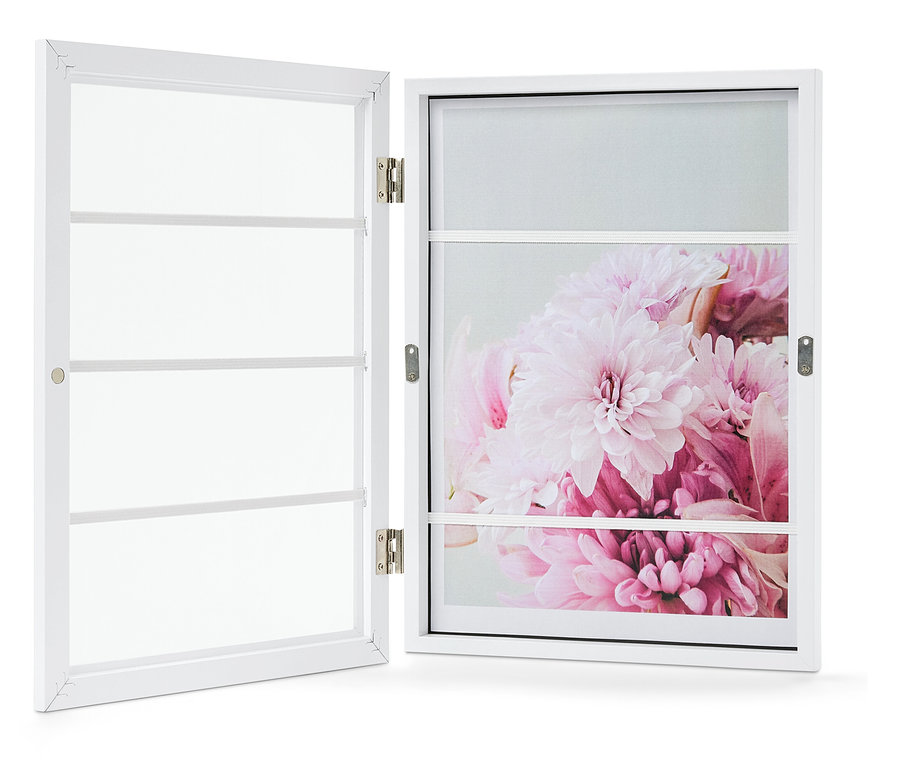 Geöffneter weißer aufklappbarer Bilderrahmen mit Blumen.