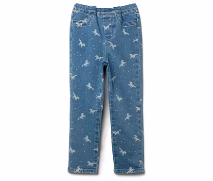 Blaue Jeans mit weißem Pferde-Aufdruck.