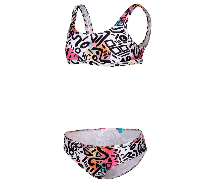 Weißer zweiteiliger Badeanzug mit bunten geometrischen Mustern.