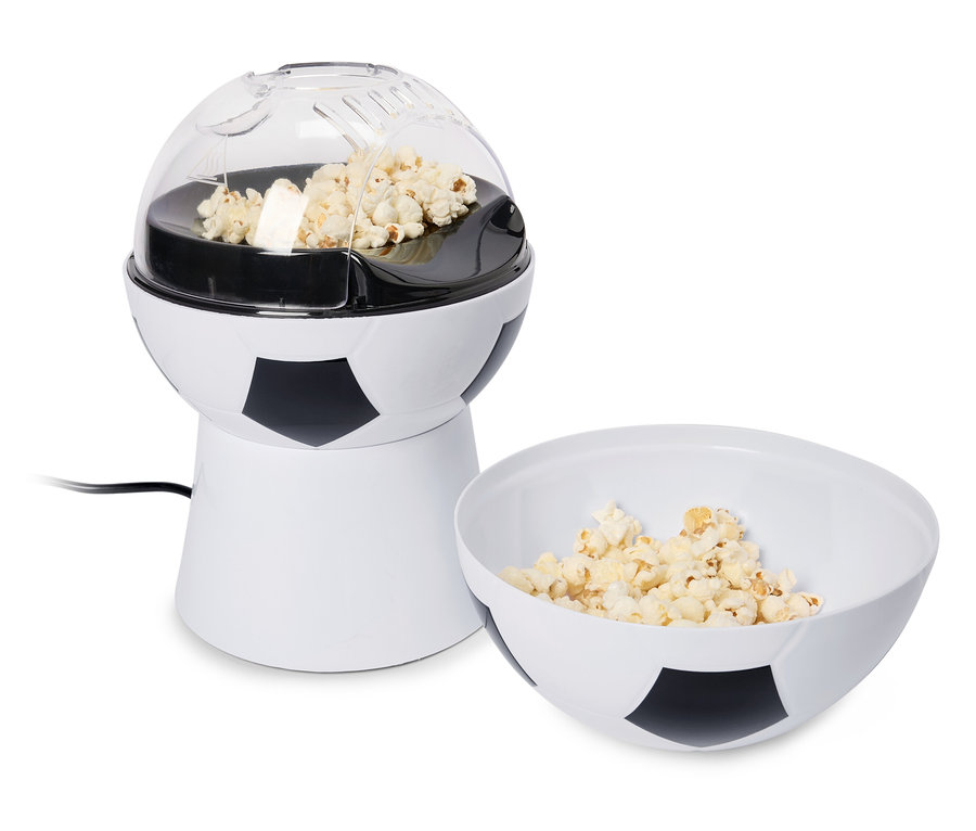 Popcornmaschine im Fussballdesign mit Schüssel voller Popcorn.