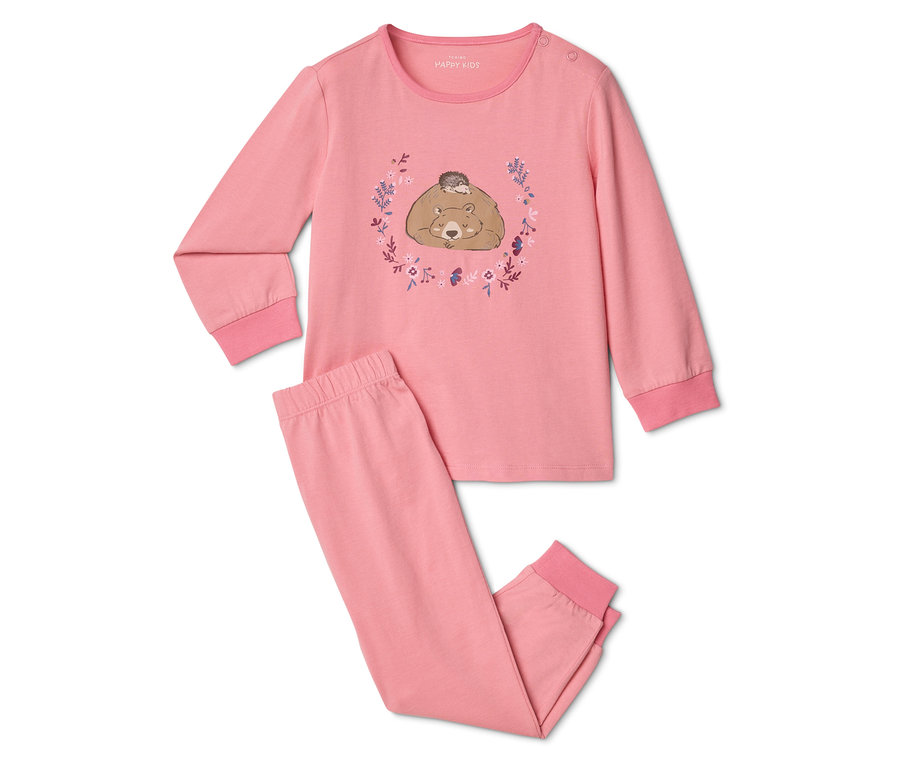 Rosa Kinderpyjama, bestehend aus Oberteil mit Bär-Igel-Motiv und langer Hose.