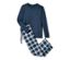 Ein marineblauer, karierter Jersey-Pyjama mit langen Ärmeln und Hosen.