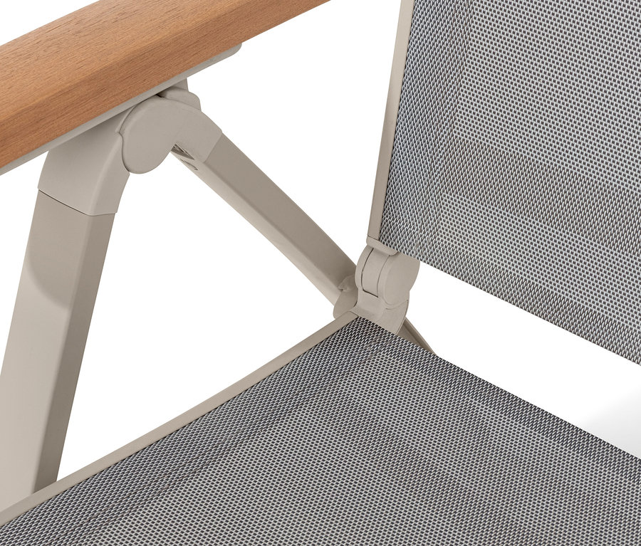 Detailansicht eines Hochlehners »Liska« mit verstellbarer Rückenlehne.