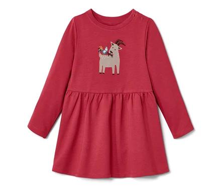 Rotes Kleinkind-Sweatkleid mit einer Stickerei von einer Ziege und einem Hahn.