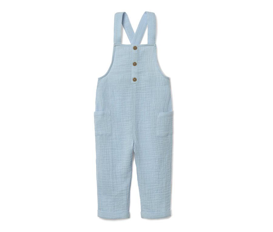 Blaue Baby-Latzhose mit Knöpfen und Taschen.