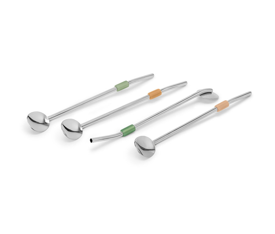 Vier Löffel mit farbigen Griffen.