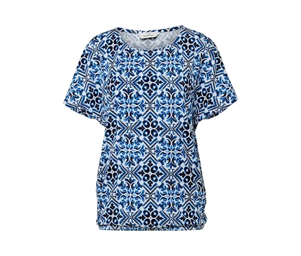 Blaues, bedrucktes Blusenshirt.