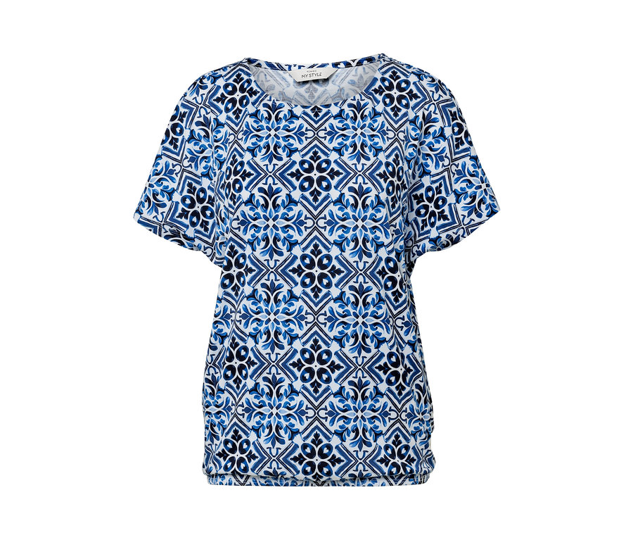 Blaues, bedrucktes Blusenshirt.