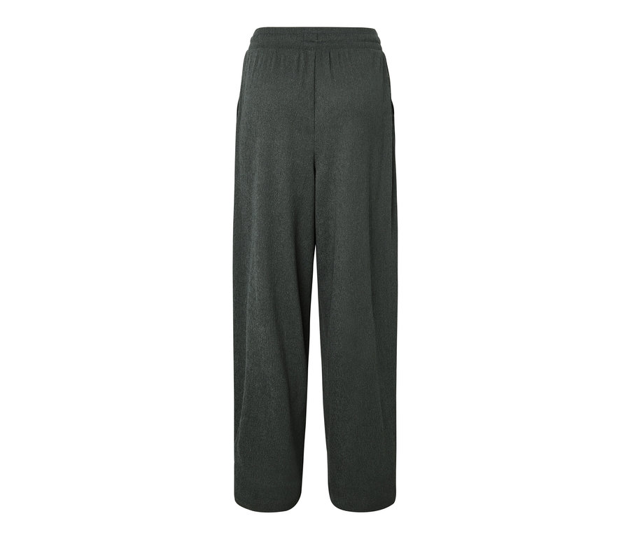 Rückansicht der grünen Schlupfhose in Crinkle-Optik.