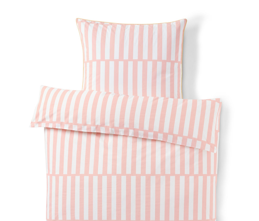 Rosa Renforcé-Bettwäsche in Normalgröße mit Streifen.