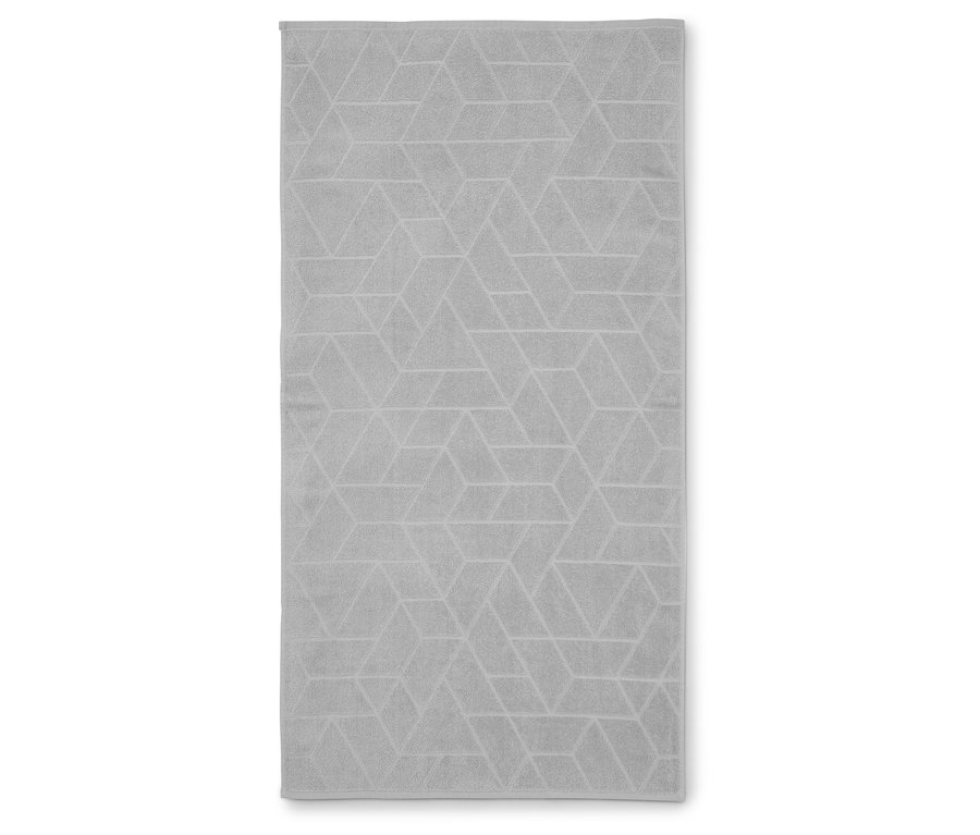 Ein graues Handtuch mit geometrischem Muster liegt flach.