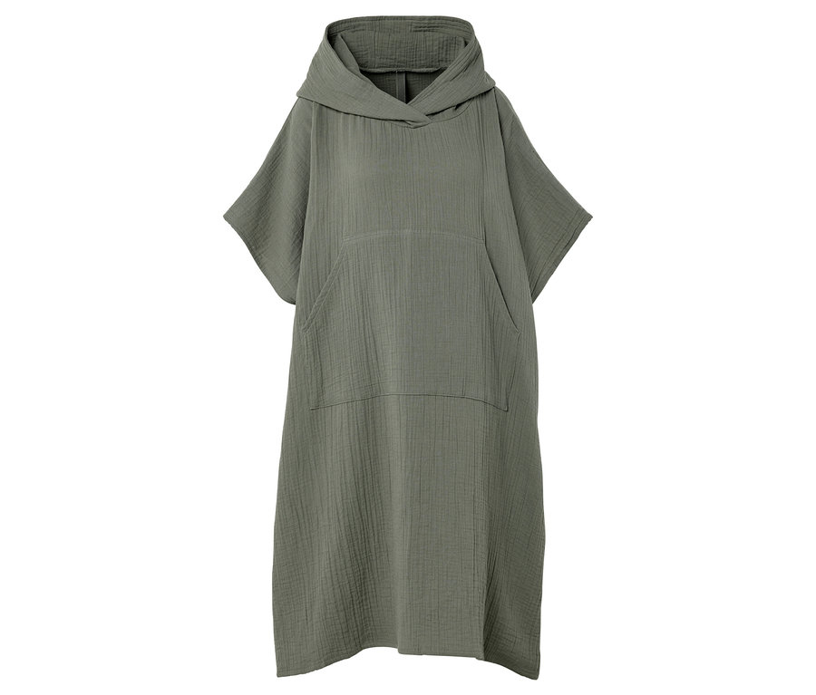 Ein olivgrünes Kapuzenkleid mit kurzen Ärmeln und einer aufgesetzten Tasche.
