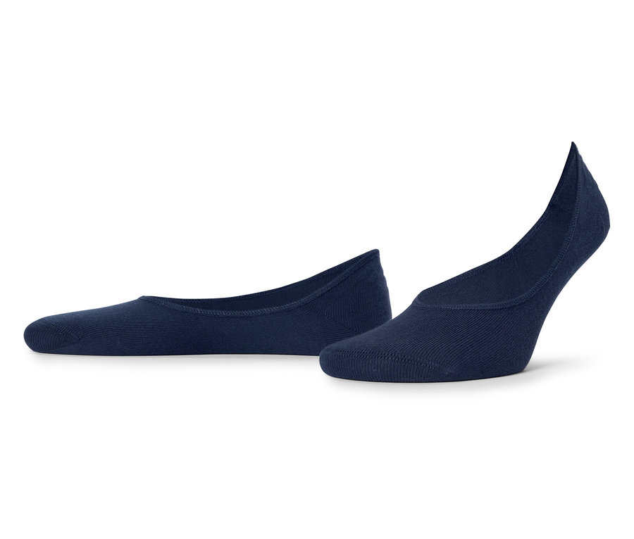 Zwei marineblaue Sneaker Socken liegen auf einem weißen Hintergrund.