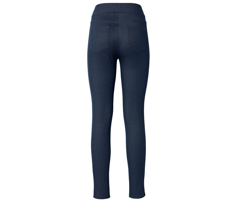 Rückansicht einer dunkelblauen Hose mit zwei Gesäßtaschen.