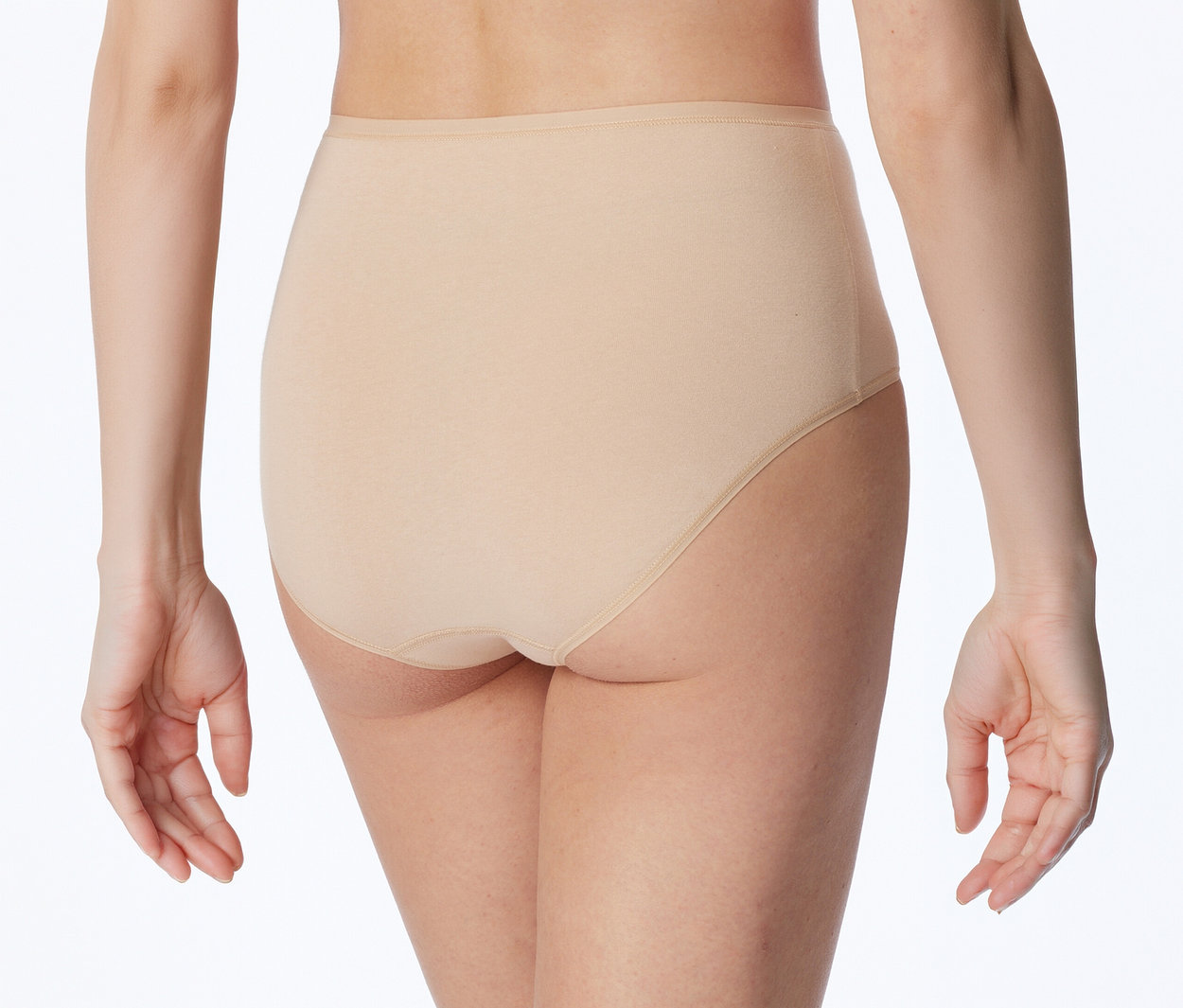 Rückansicht einer Person in schlichten, beigefarbenen High-Waist-Slips vor weißem Hintergrund.