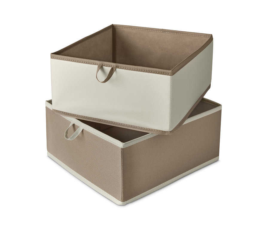 Zwei große Schubladen-Ordnungsboxen sind übereinander gestapelt.