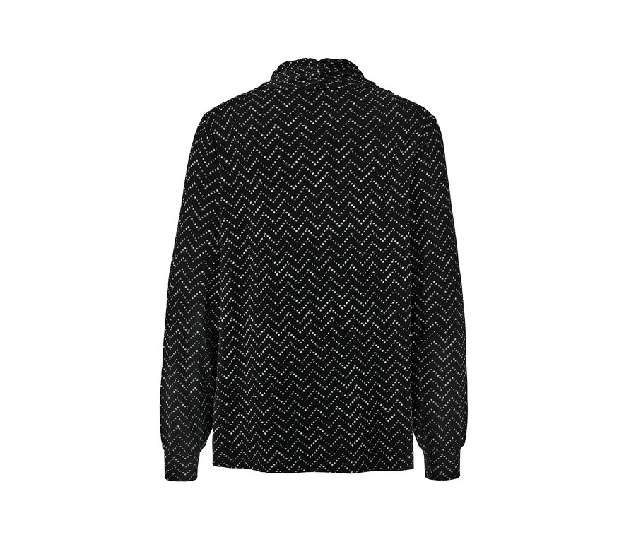 Ein Langarmshirt mit V-Ausschnitt und Alloverprint.