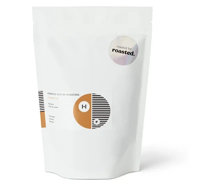 Ein weißer Beutel „Hermetic x roasted. Co-Roast #1 Espresso - 250 g Ganze Bohne“