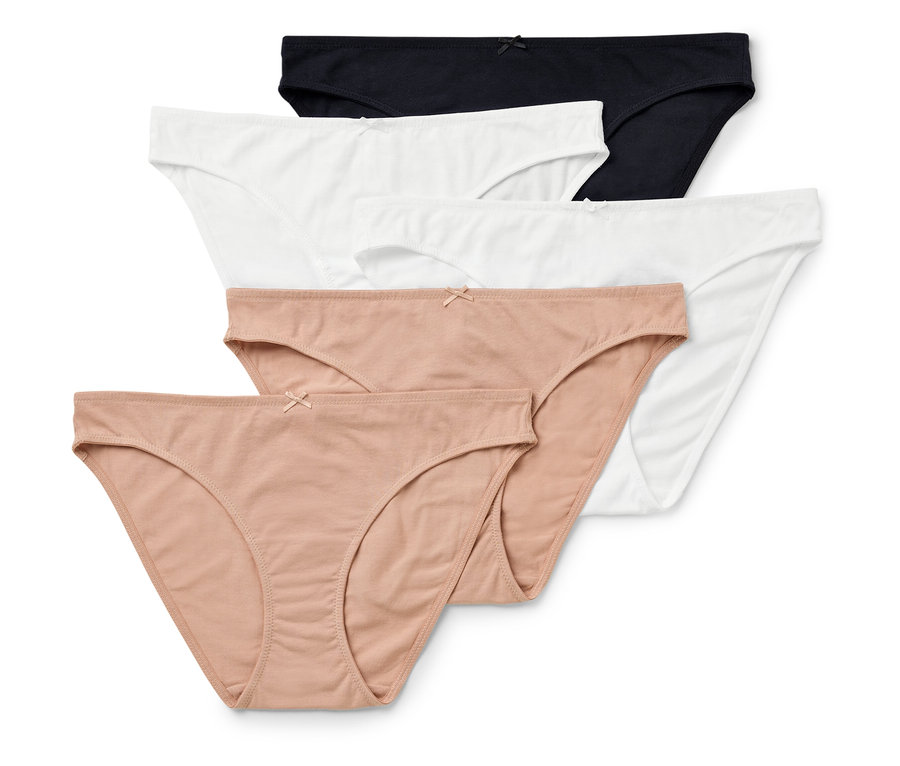 Vier Damen-Slips in verschiedenen Farben (Schwarz, Weiß und Beige) auf weißem Hintergrund.