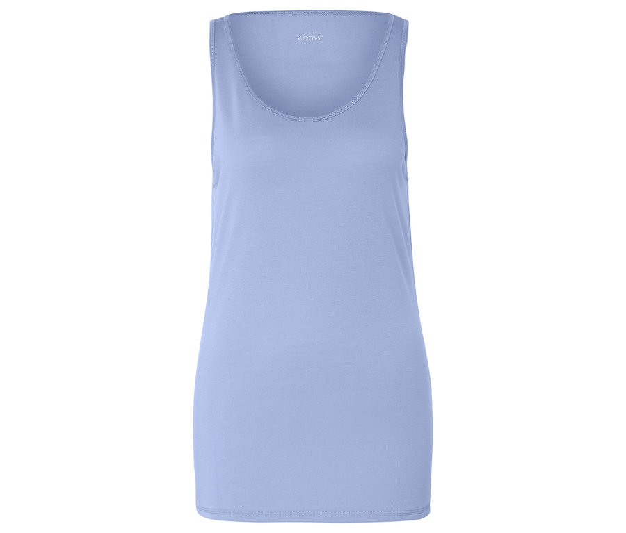 Ein hellblaues Tanktop auf einem weißen Hintergrund.