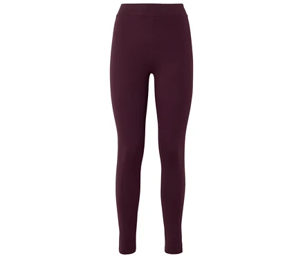 Dunkelrote Leggings liegen vor einem weißen Hintergrund.