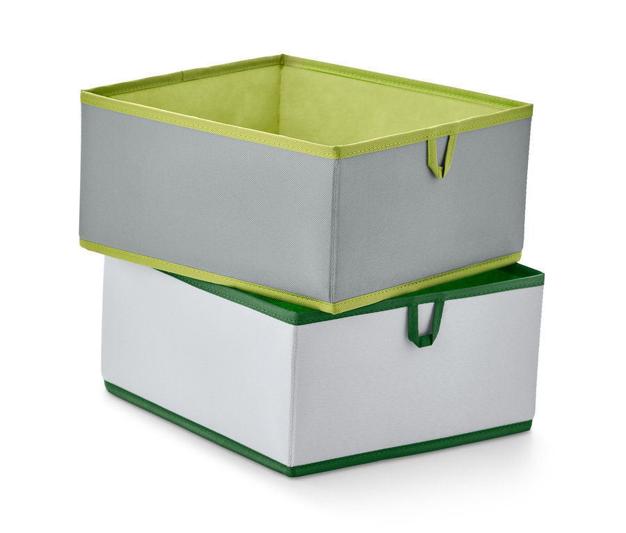 Zwei große Schubladen-Ordnungsboxen sind übereinander gestapelt.