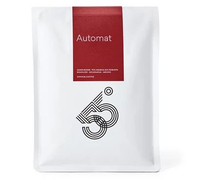 Nahaufnahme einer weißen Tüte 55 Degrees - Automat Caffè Crema - 1 kg Ganze Bohne Kaffeebohnen.