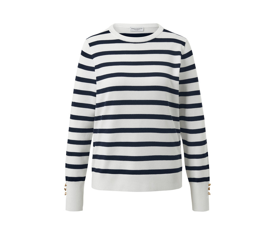 Gestreifter, weißer Feinstrickpullover.