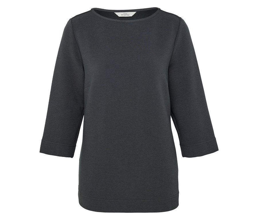 Graue Bluse mit Dreiviertelärmeln.