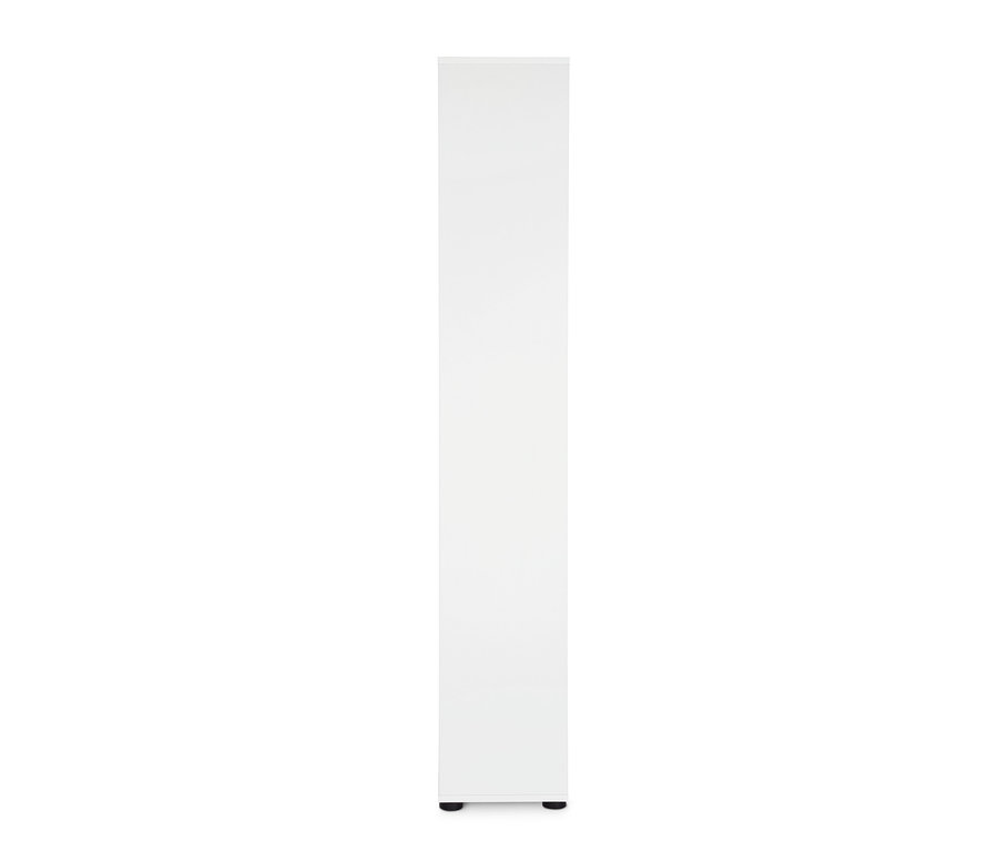 Ein schmaler, weißer Bad-Hochschrank.