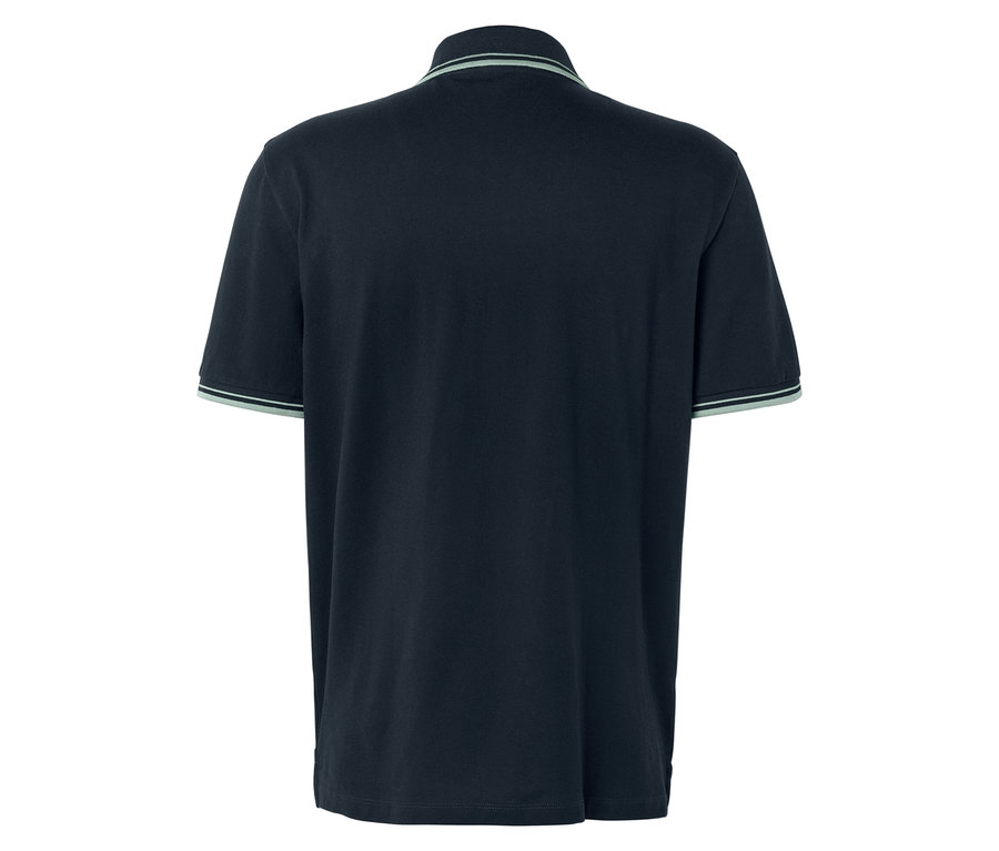 Rückansicht eines dunkelblauen Poloshirts mit hellgrünen Akzenten am Kragen und an den Ärmeln.